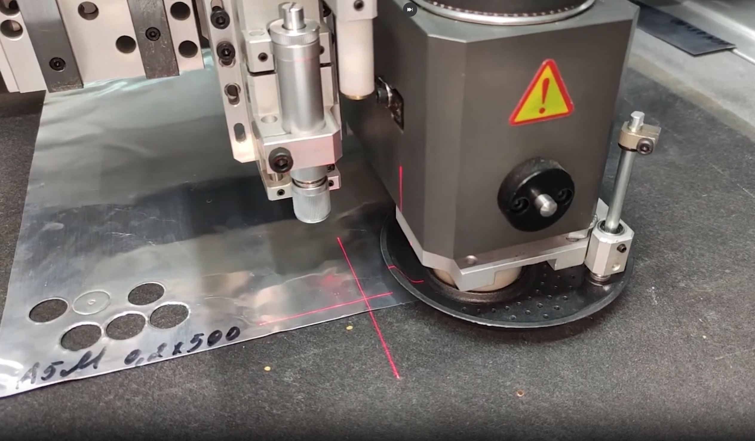 Резка стали, меди и латунной сетки на плоттере Ruizhou RZCRT