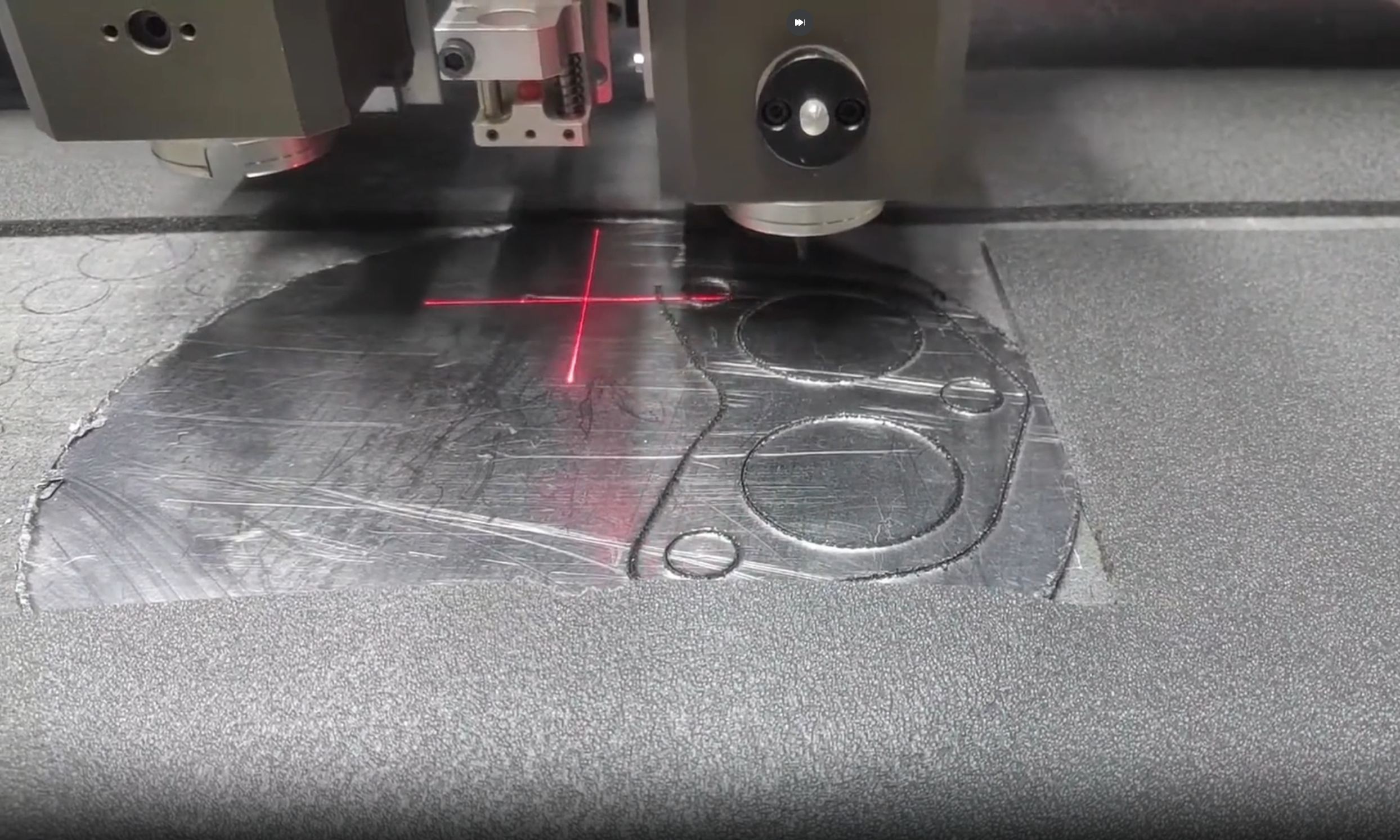 Резка материала Novaphit Extra на плоттере Ruizhou серии RZCRT